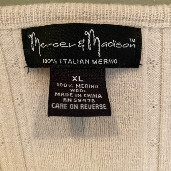 Woman’s sweater by Mercer & Madison. - Picture 6 of 7